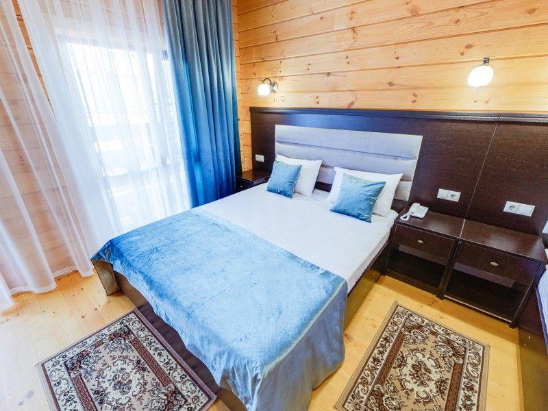 2-местный деревянный / Делюкс