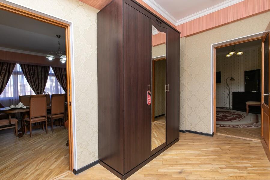 3-комнатный с кухней и бильярдом / Люкс