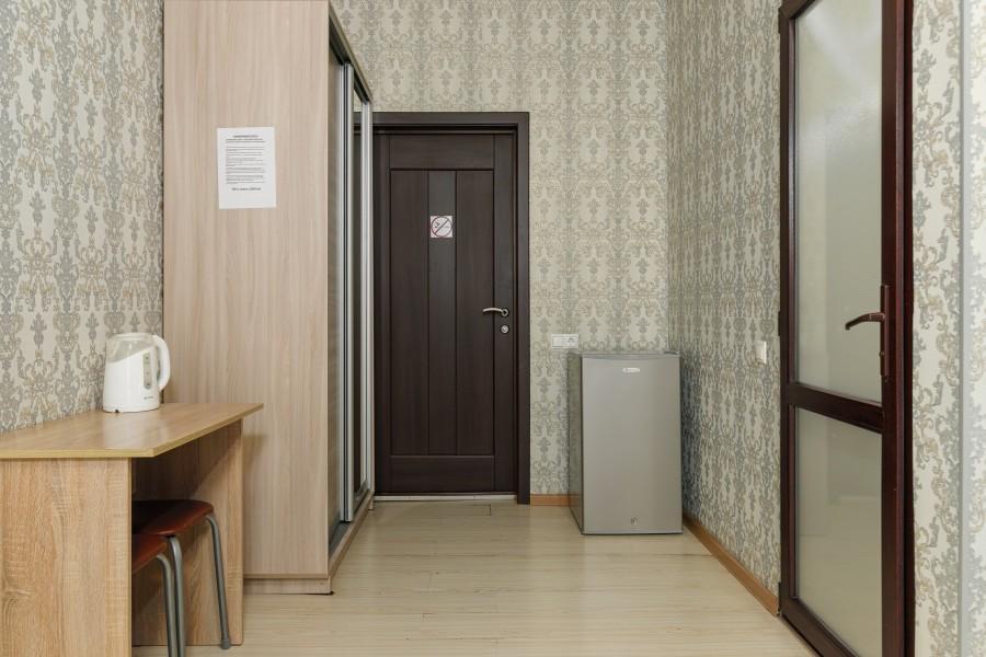 Четырёхместный с двуспальной  кроватью и балконом / Стандарт