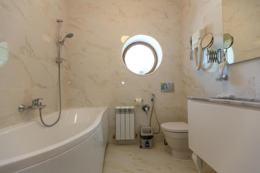 4* 2-местный с 2 доп.местами на одном складном диване корпус 1 / Студия