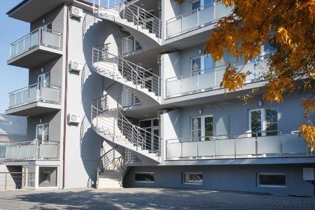 Diamond Deluxe Hotel