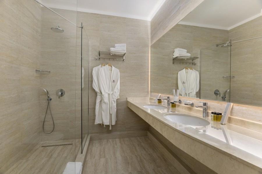 4-местный 2-комнатный Great с балконом на территорию / Executive Suite