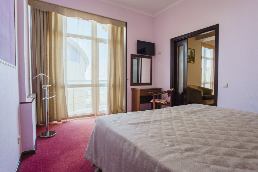 2-местный 2-комнатный улучшенный с видом на море / 1 категория